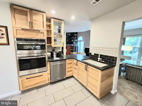 15 Laurel Cir, Newtown, PA 18940