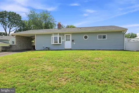 45 Lavender Ln, Levittown, PA 19054