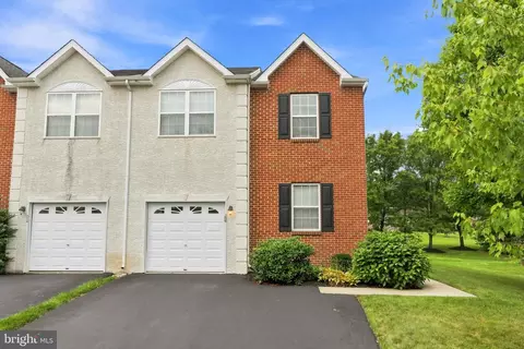 256 Hampshire Dr, Sellersville, PA 18960