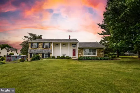 10 E Summit Ave, Telford, PA 18969