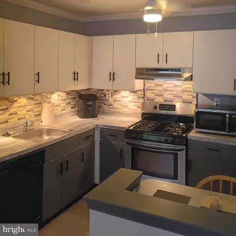 1302 Diamond Dr, Newtown, PA 18940