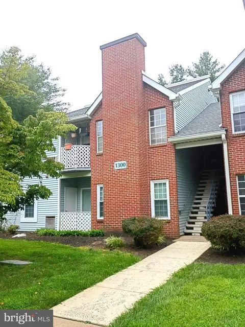 1302 Diamond Dr, Newtown, PA 18940