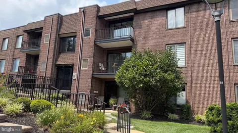 52 Oakridge Dr, Langhorne, PA 19047