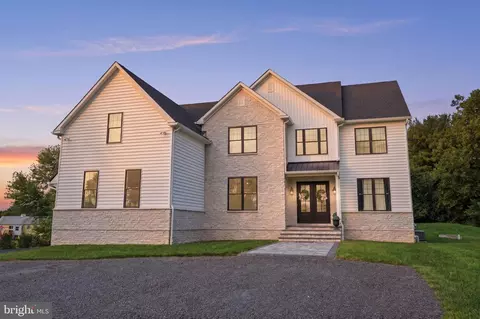 2640 Windy Bush Rd, Newtown, PA 18940