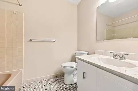Bath - 909 Clover Pl, Warminster, PA 18974 photo 3 of 3