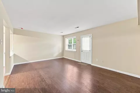 Living - 909 Clover Pl, Warminster, PA 18974 photo 3 of 3