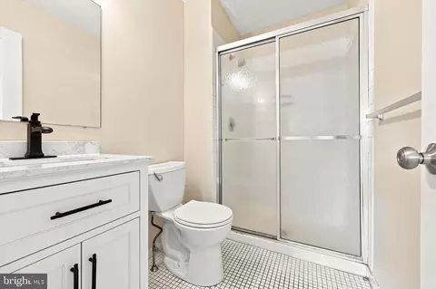 Bath - 909 Clover Pl, Warminster, PA 18974 photo 2 of 3