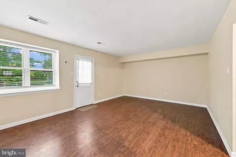 Living - 909 Clover Pl, Warminster, PA 18974 photo 1 of 3