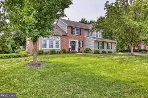 451 Knollbrook Dr, Langhorne, PA 19047