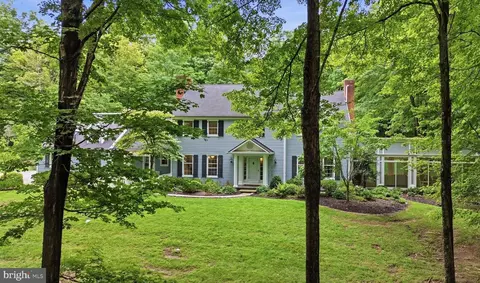 216 S Sugan Rd, New Hope, PA 18938