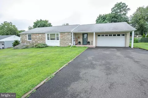 27 N Midway Ave, Feasterville Trevose, PA 19053