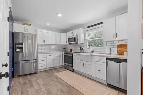 Kitchen - 178 Willow Dr, Warminster, PA 18974 photo 1 of 2