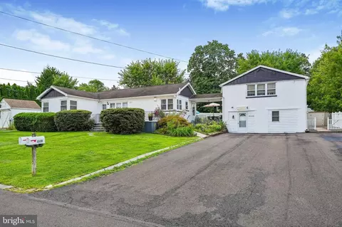 4640 Magnolia Ave, Feasterville Trevose, PA 19053