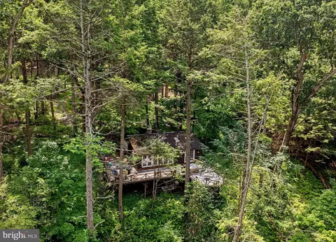 10 Ledge Ln, Pipersville, PA 18947