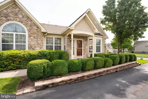 126 Fairway Dr #141, Warminster, PA 18974