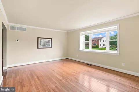 Living - 1066 Hackney Cir, Warrington, PA 18976 photo 1 of 6