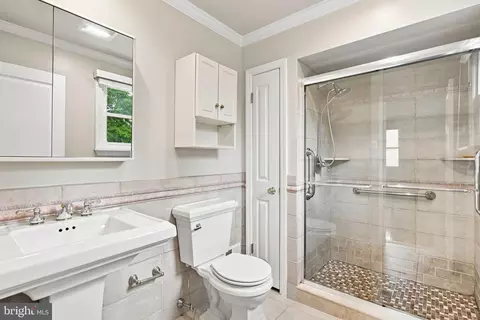 Bath - 1066 Hackney Cir, Warrington, PA 18976 photo 1 of 6