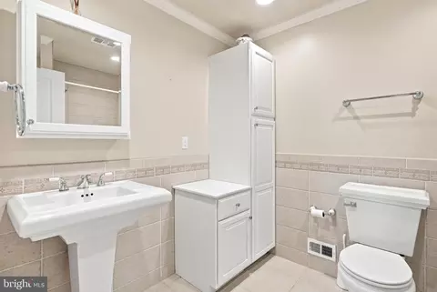 Bath - 1066 Hackney Cir, Warrington, PA 18976 photo 5 of 6