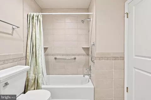 Bath - 1066 Hackney Cir, Warrington, PA 18976 photo 4 of 6