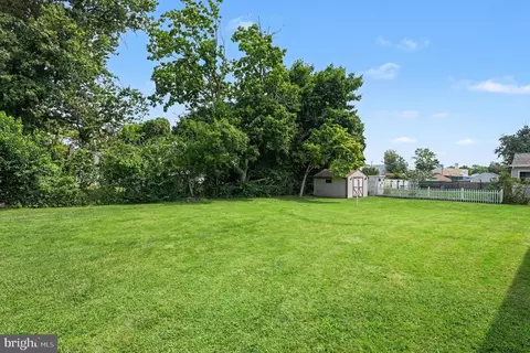 Exterior - 215 Maple St, Warminster, PA 18974 photo 2 of 3
