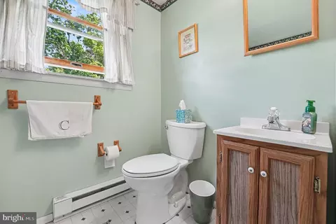 Bath - 215 Maple St, Warminster, PA 18974 photo 1 of 2