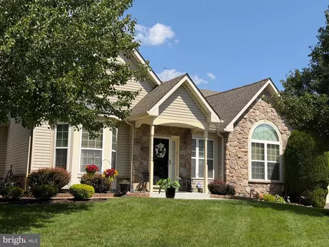 38 Shady Brook Dr #66, Langhorne, PA 19047