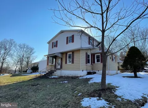 996 Allentown Rd, Green Lane, PA 18054