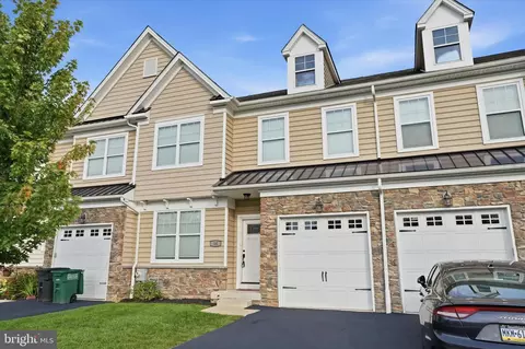 14 Ella Cir, Huntingdon Valley, PA 19006