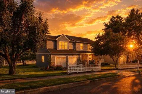 67 Lynwood Dr, Chalfont, PA 18914