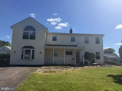 103 Holly Dr, Levittown, PA 19055