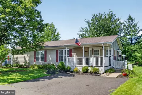 9 Azalea Ct, New Hope, PA 18938