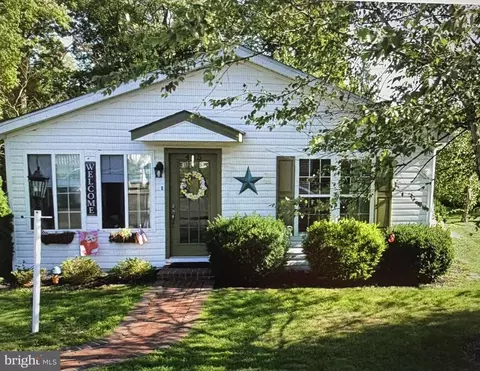 485 Goldenrod Xing W, New Hope, PA 18938