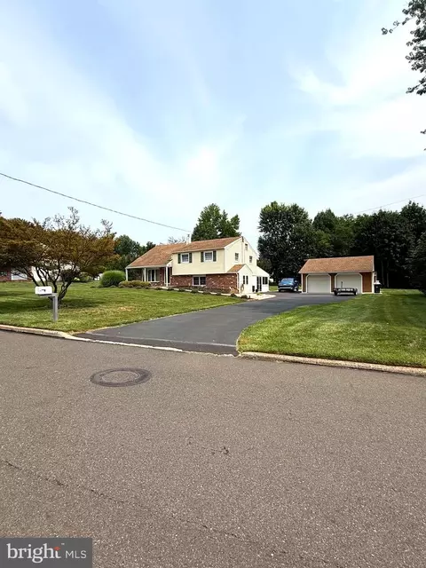 55 Brook Dr, Southampton, PA 18966