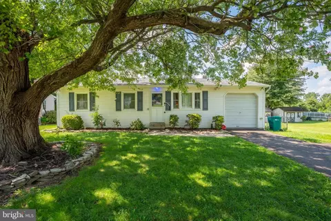 320 Hulme Ave, Langhorne, PA 19047