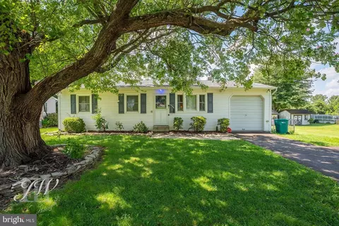 320 Hulme Ave, Langhorne, PA 19047