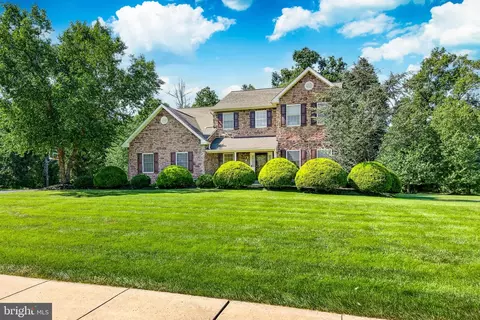 2200 Claymont Dr, Quakertown, PA 18951