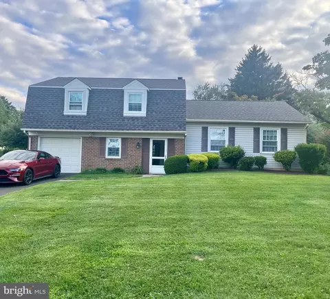 83 School House Rd, Southampton, PA 18966