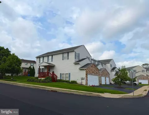 2446 Greenview Cmns, Quakertown, PA 18951
