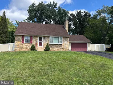 123 Hampshire Dr, Chalfont, PA 18914