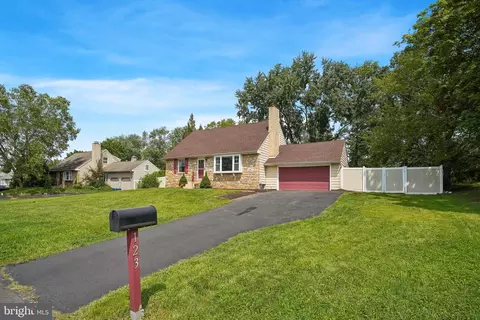 123 Hampshire Dr, Chalfont, PA 18914