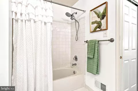 Bath - 322 Eagle Ct #206, Jamison, PA 18929 photo 2 of 4