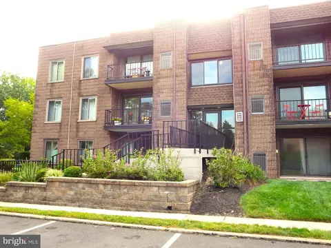 66 Oakridge Dr, Langhorne, PA 19047