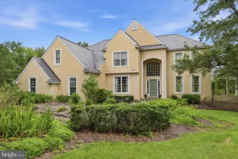 17 Davis Dr, Washington Crossing, PA 18977