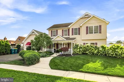 27 Peachtree Ln, Levittown, PA 19054