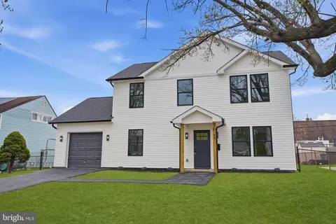 84 Ice Pond Rd, Levittown, PA 19057