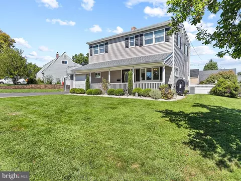Exterior - 10 Apricot Ln, Levittown, PA 19055 photo 1 of 7
