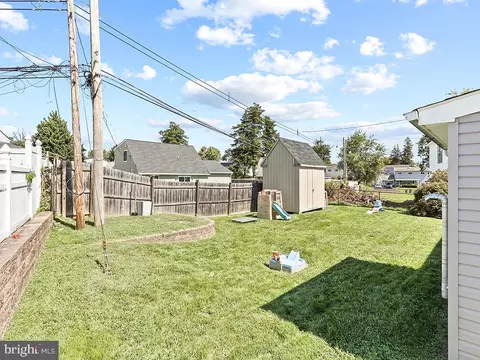 Exterior - 10 Apricot Ln, Levittown, PA 19055 photo 7 of 7