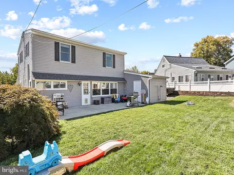 Exterior - 10 Apricot Ln, Levittown, PA 19055 photo 5 of 7