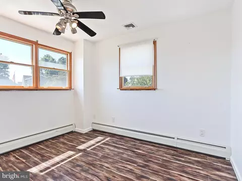 Bedroom - 10 Apricot Ln, Levittown, PA 19055 photo 7 of 8