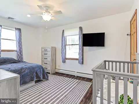 Bedroom - 10 Apricot Ln, Levittown, PA 19055 photo 4 of 8
